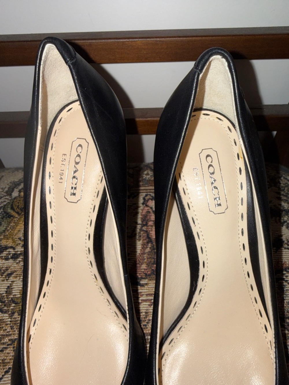 Coach Finley Black Leather Pointed Toe Heel Pumps Size 5.5 B - Picture 6 of 12